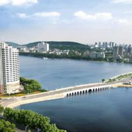 Hongyi Hotel Wuhan Luaran gambar