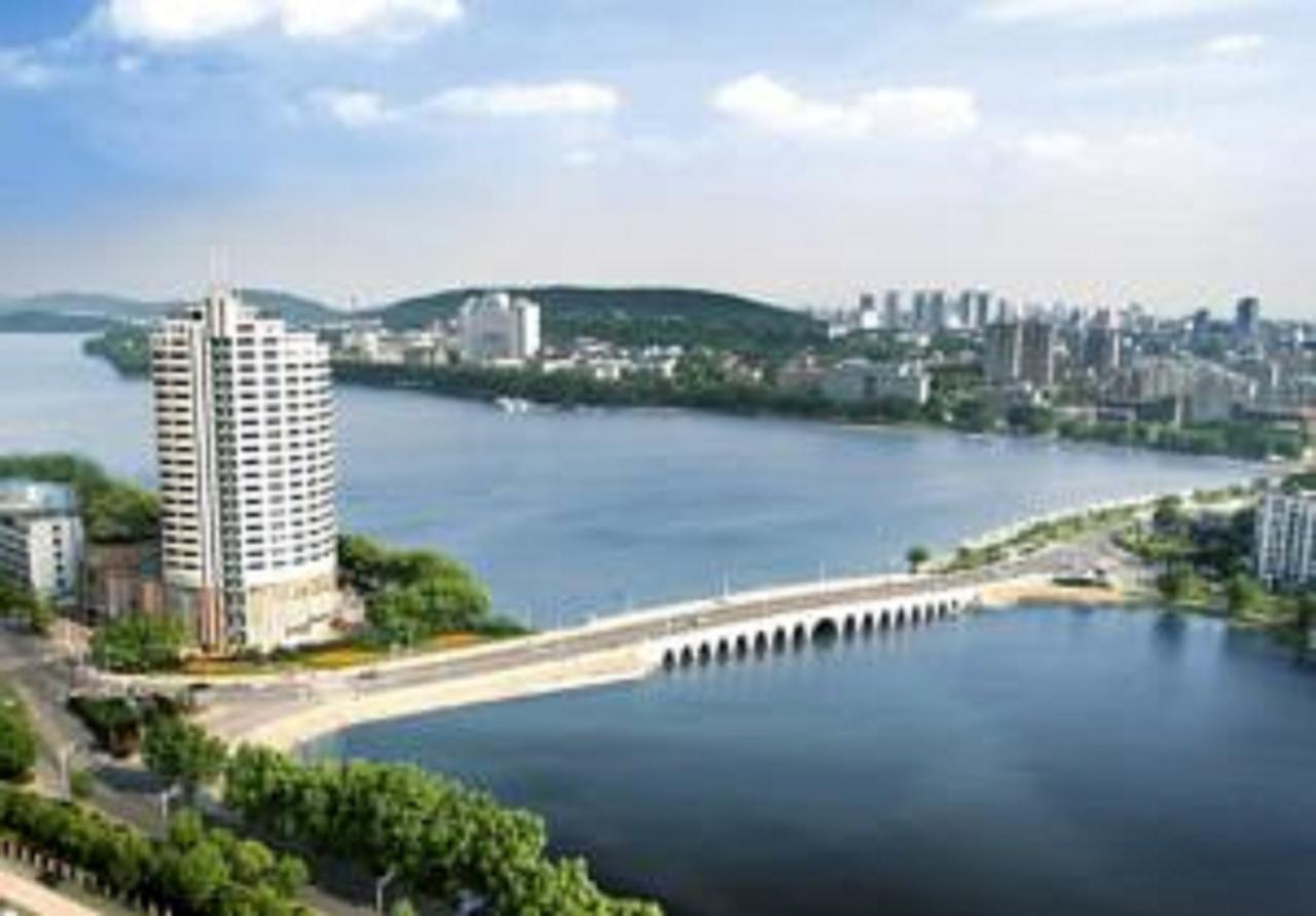 Hongyi Hotel Wuhan Luaran gambar