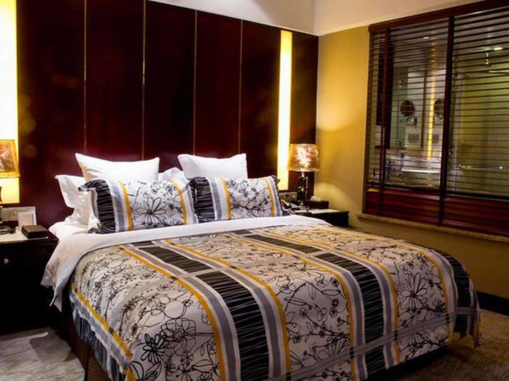 Hongyi Hotel Wuhan Luaran gambar